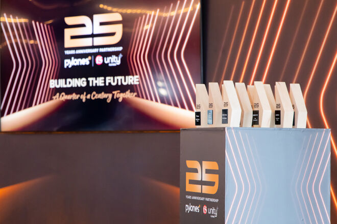 Pylones_F5_anniversary_02